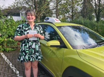 A massive congratulations to Faye for passing her test today first time with a clean sheet! Stay safe, enjoy your new freedom and hopefully you´ll have your own car soon 😉 Thanks for choosing Drive to Arrive.