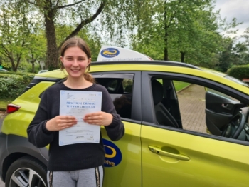 A big well done to Isobel for passing her test today, first time. It´s been a long wait due to lockdowns but you did it with a great drive, congratulations! Enjoy uni, and thanks for choosing Drive to Arrive.